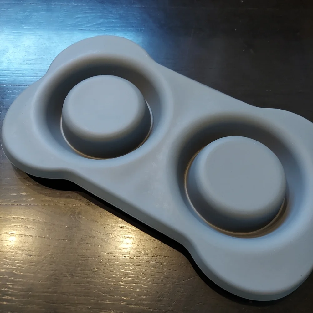 Small Stainless Steel Pet Bowl With No Spill Skid Resistant Silicone Mat